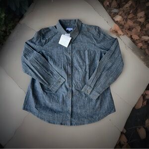 D&CO  Shirt Size Large Grey Metal Studded Collar Accents. Long Sleeve. Button Up